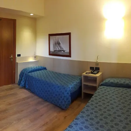 Otel Esperia 3*